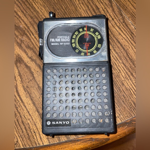 Vintage transistor radios - Picture 1 of 4